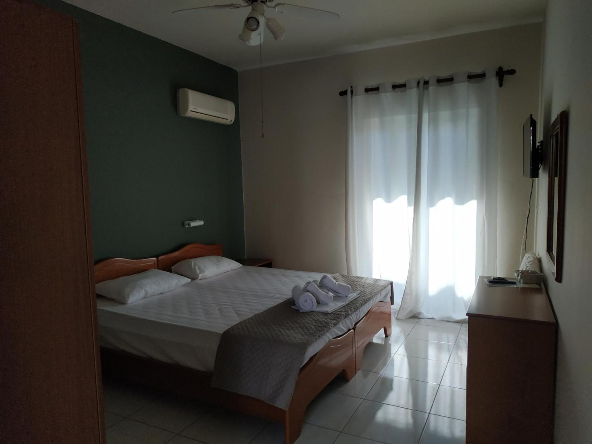 Poros Town Apartments By Evita'S Resort מראה חיצוני תמונה